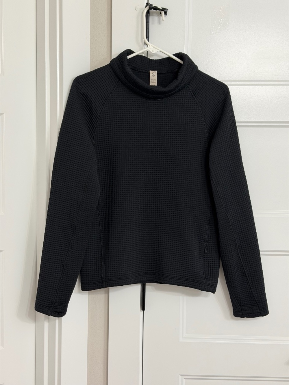 Lululemon Waffle Knit Funnel Neck Long Sleeve Shirt Black Womens Size 6